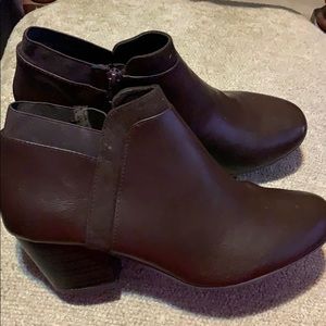 Ladies block heel bootie